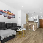 With Balcony, Close To The Sea Apartament *