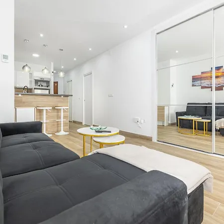 Apartment With Balcony, Close To The Sea *
